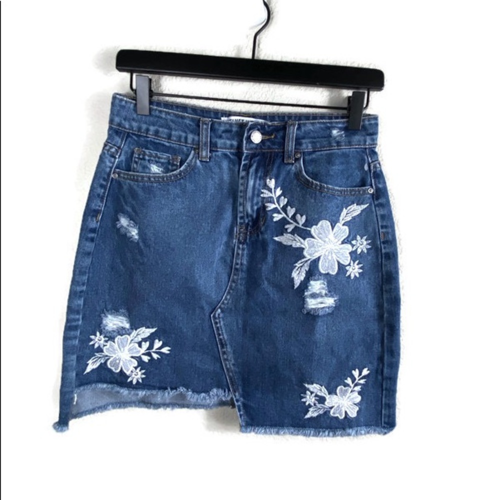 3/$20 NWT Velvet Denim Jordyn Step Hem Skirt